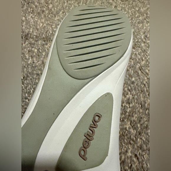 Peluva FiveFingers Minimalist Footwear
Women's Carrie ST - Picture 16 of 16